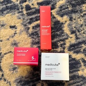Medicube Red Niacinamide Capsule Cream & Peeling Pad Set - Red & White